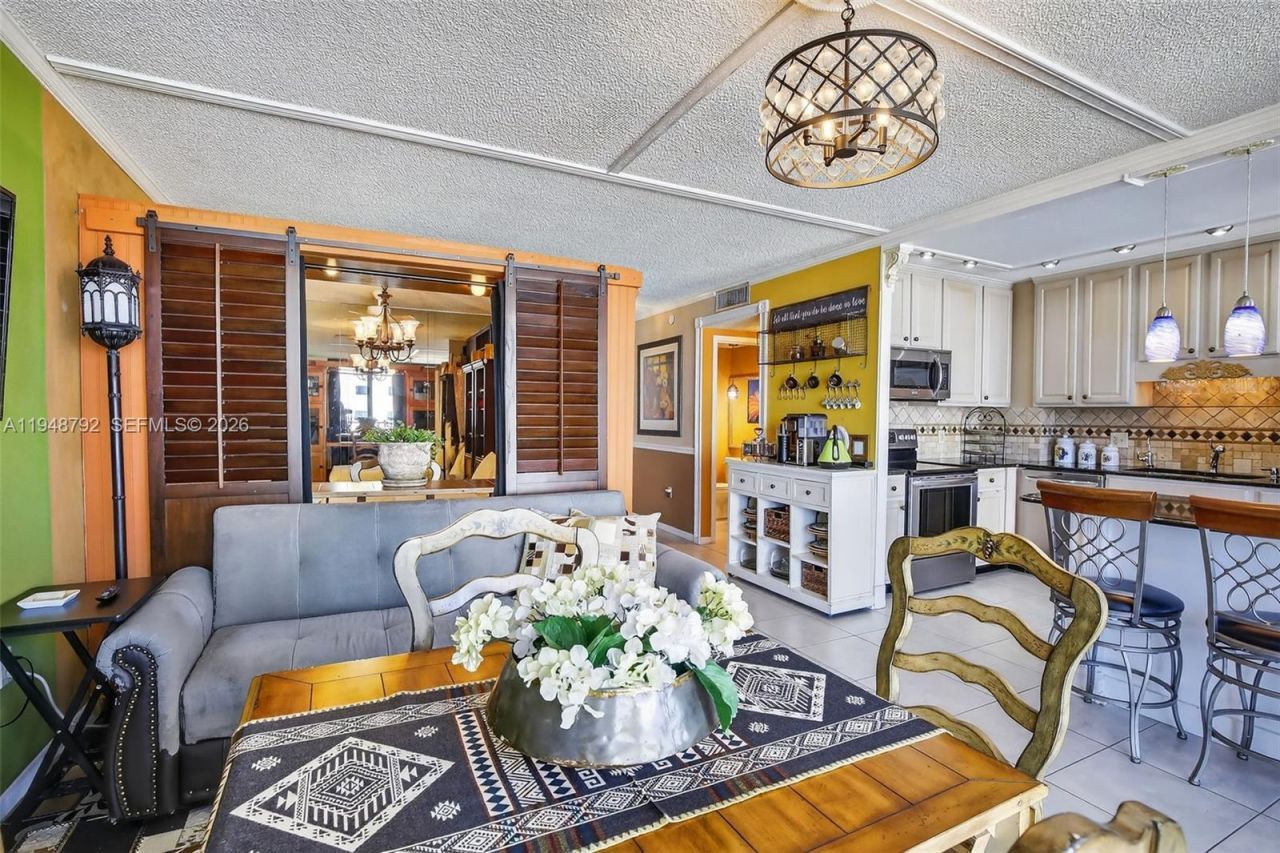 322 Buchanan St, Unit 1108, Hollywood, FL 33019 Photo