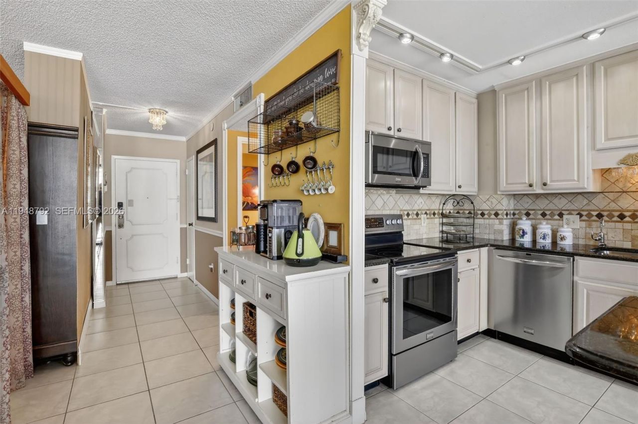 322 Buchanan St, Unit 1108, Hollywood, FL 33019 Photo