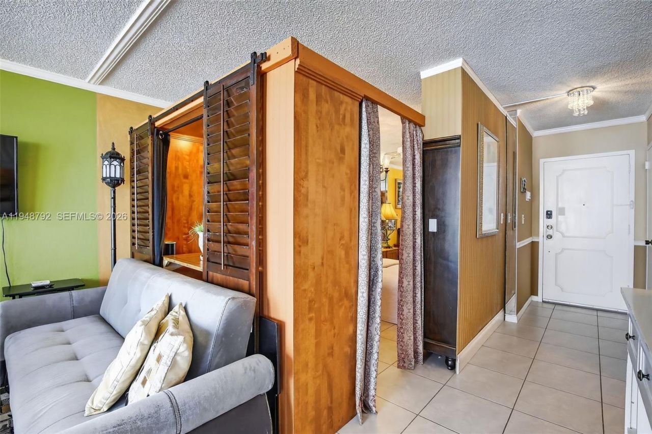 322 Buchanan St, Unit 1108, Hollywood, FL 33019 Photo