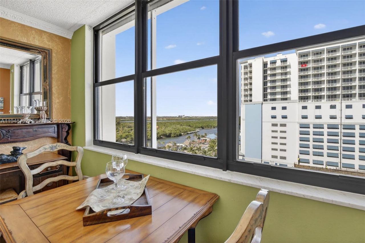 322 Buchanan St, Unit 1108, Hollywood, FL 33019 Photo