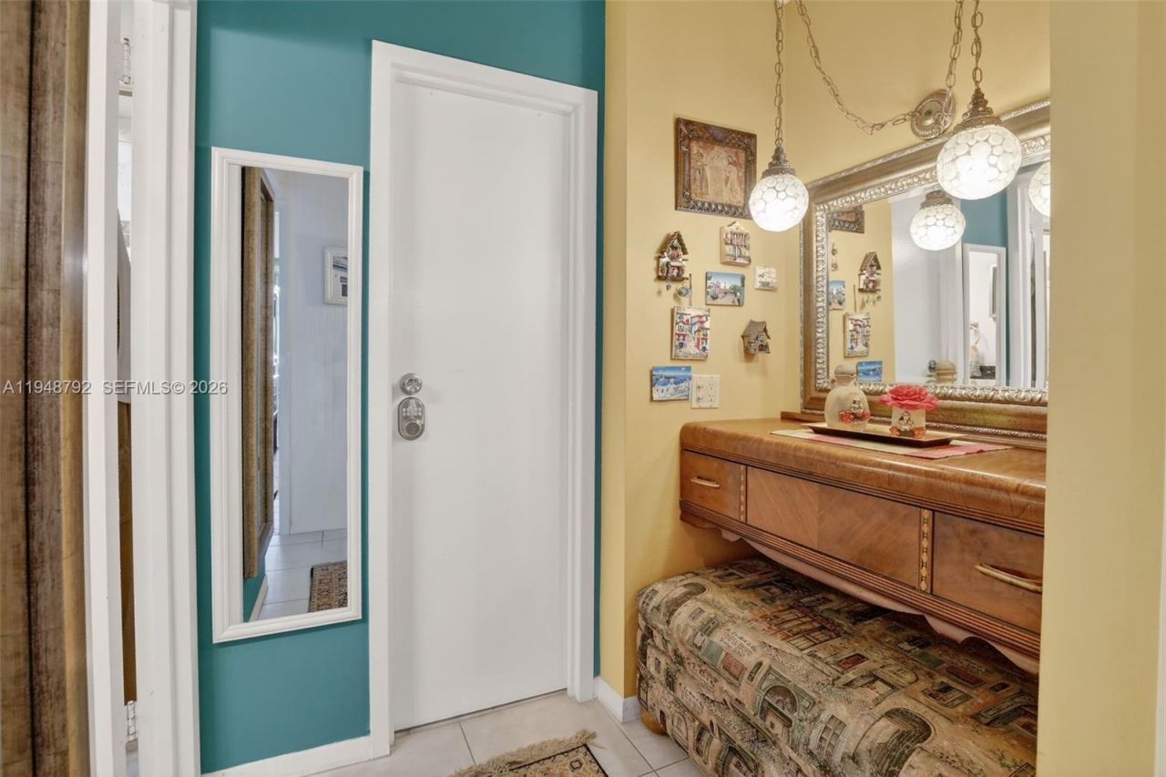 322 Buchanan St, Unit 1108, Hollywood, FL 33019 Photo