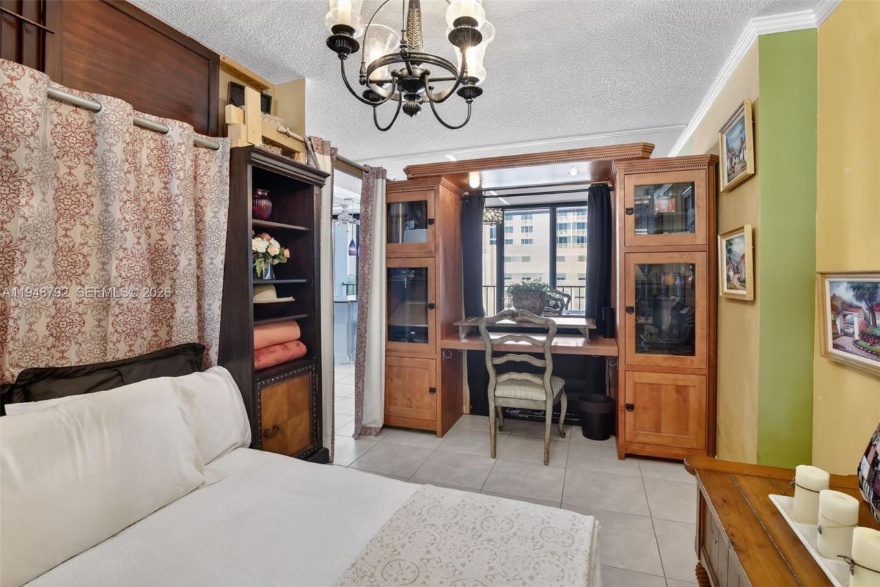 322 Buchanan St, Unit 1108, Hollywood, FL 33019 Photo