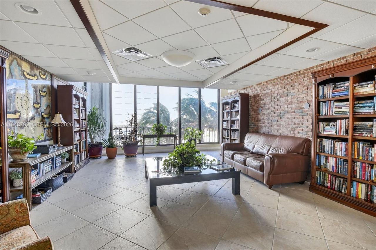 322 Buchanan St, Unit 1108, Hollywood, FL 33019 Photo