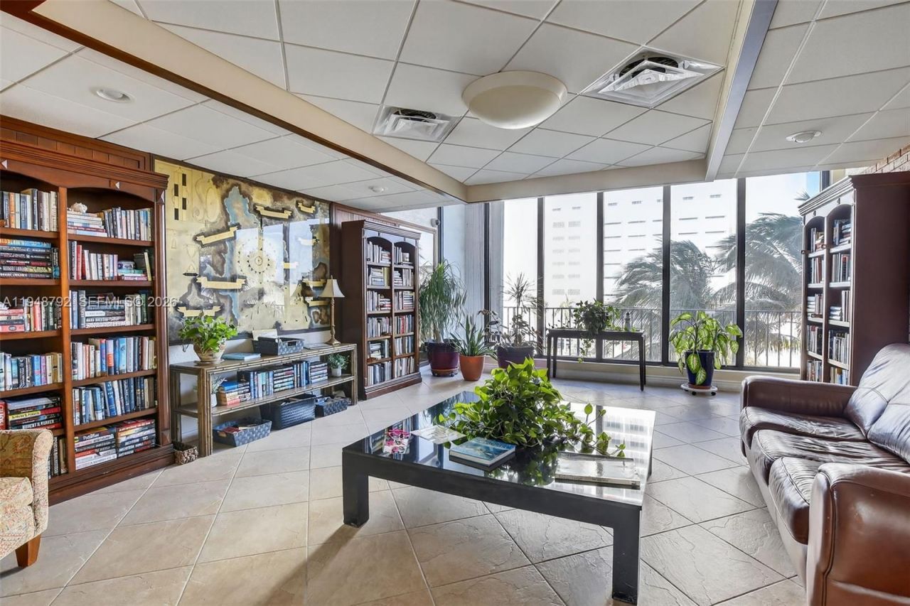 322 Buchanan St, Unit 1108, Hollywood, FL 33019 Photo