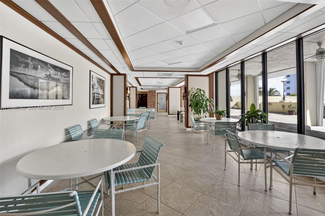 322 Buchanan St, Unit 1108, Hollywood, FL 33019 Photo