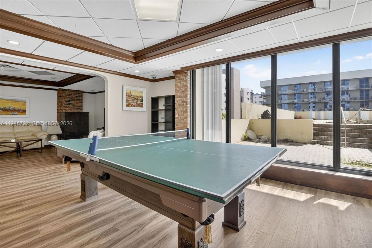 322 Buchanan St, Unit 1108, Hollywood, FL 33019 Photo