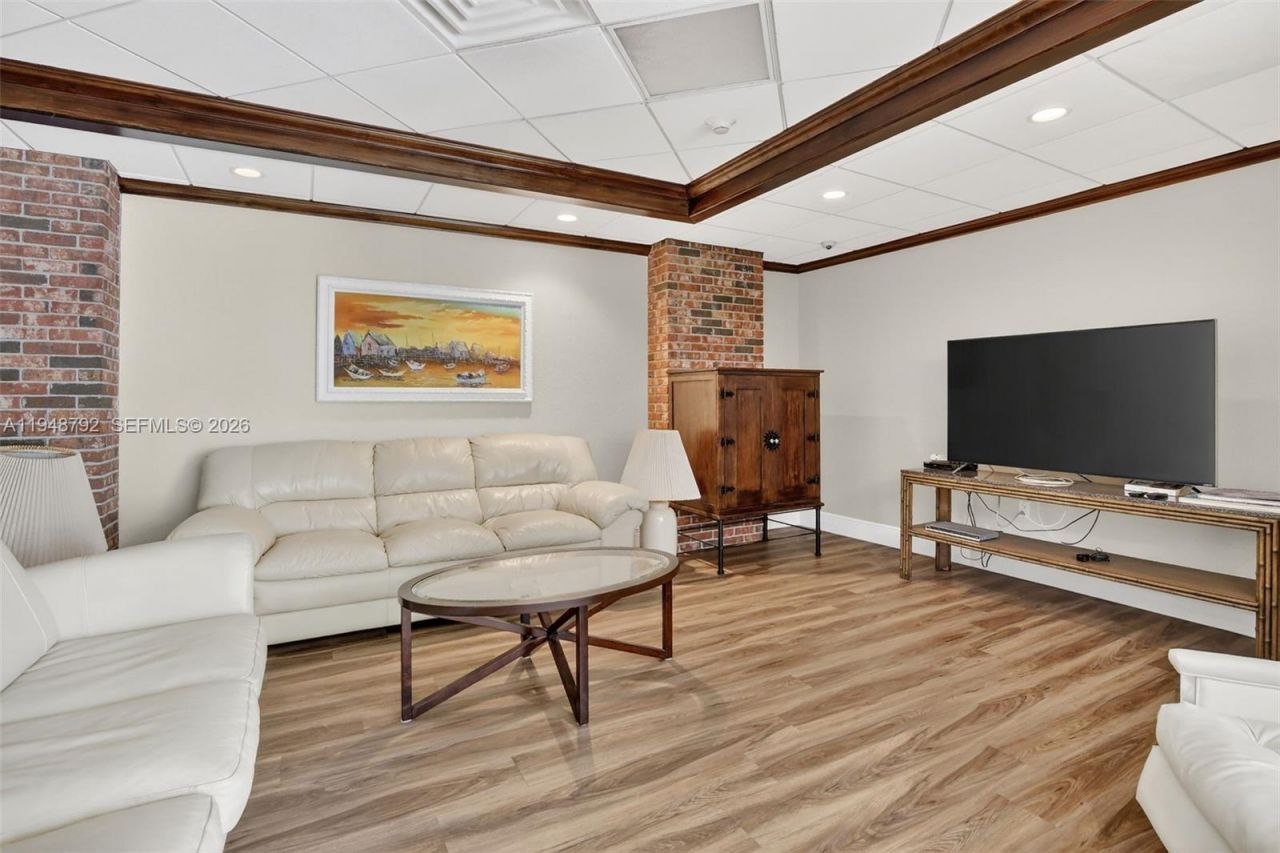 322 Buchanan St, Unit 1108, Hollywood, FL 33019 Photo