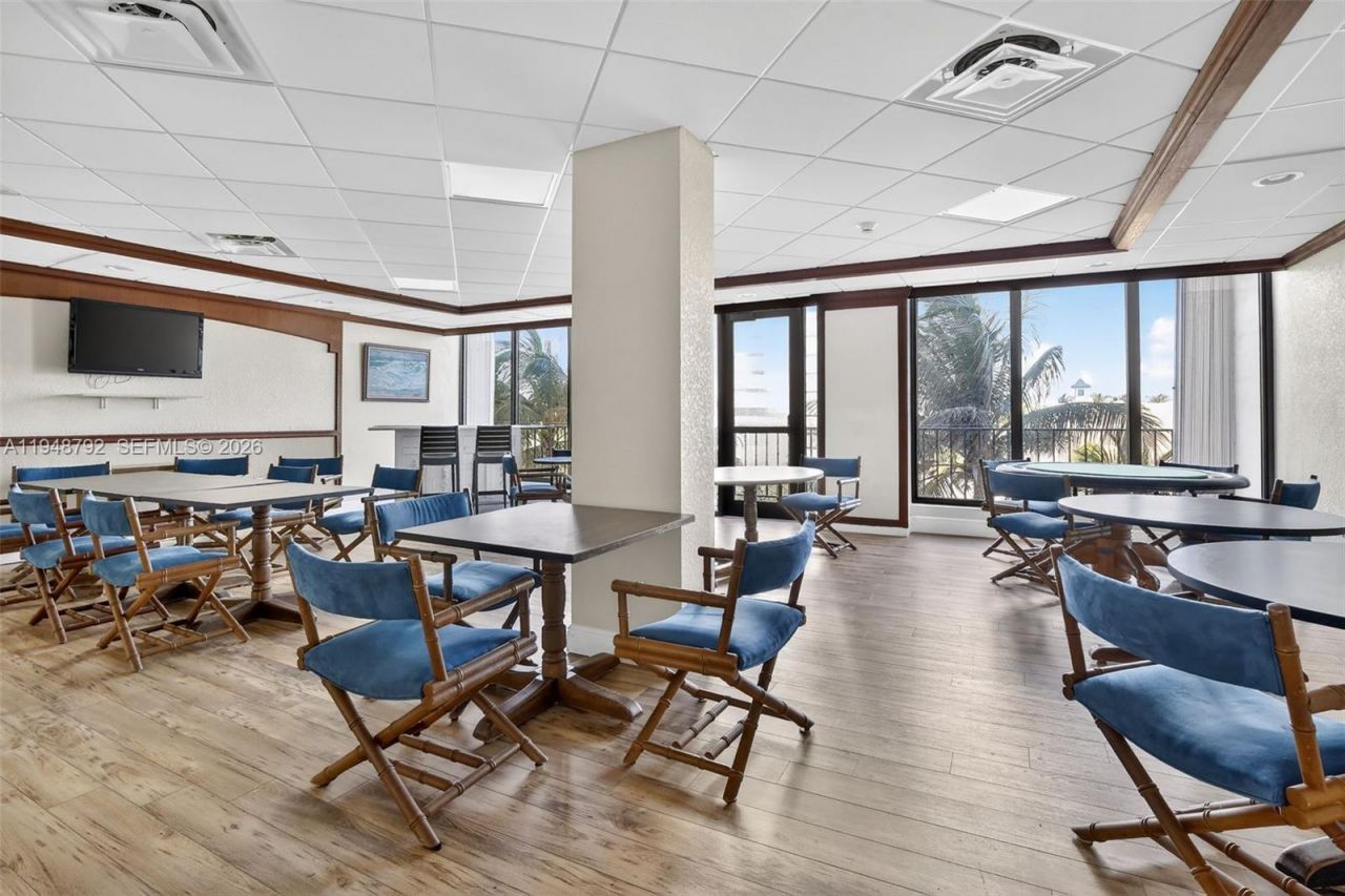 322 Buchanan St, Unit 1108, Hollywood, FL 33019 Photo