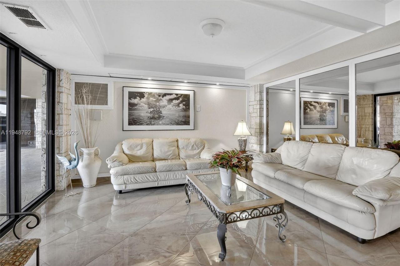 322 Buchanan St, Unit 1108, Hollywood, FL 33019 Photo