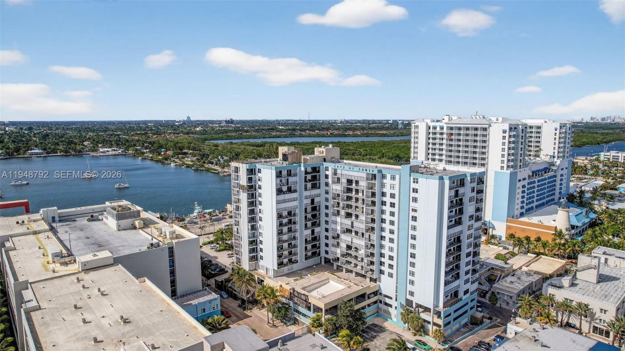 322 Buchanan St, Unit 1108, Hollywood, FL 33019 Photo