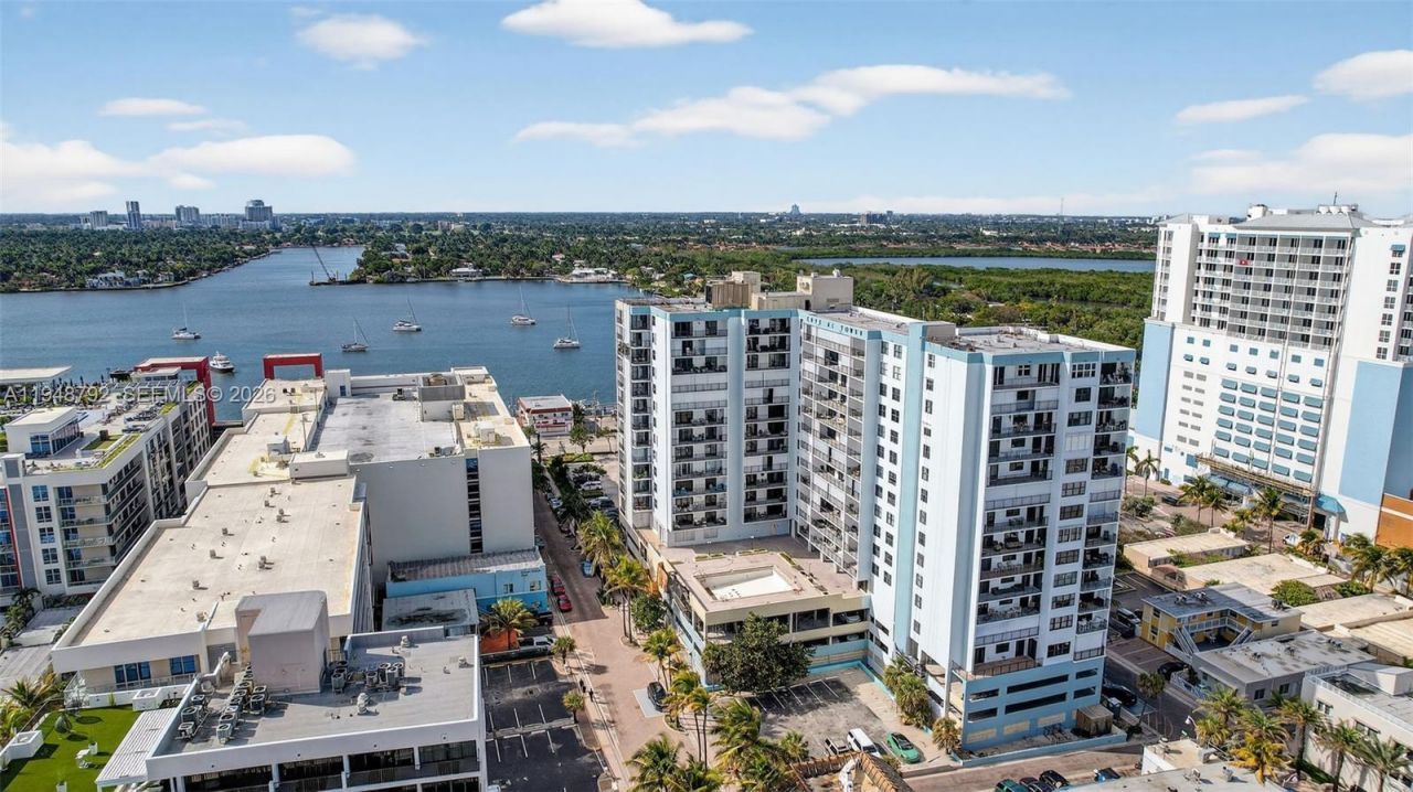 322 Buchanan St, Unit 1108, Hollywood, FL 33019 Photo