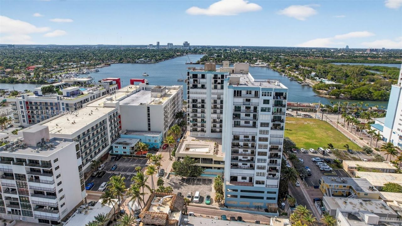 322 Buchanan St, Unit 1108, Hollywood, FL 33019 Photo