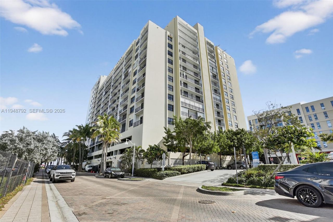 322 Buchanan St, Unit 1108, Hollywood, FL 33019 Photo