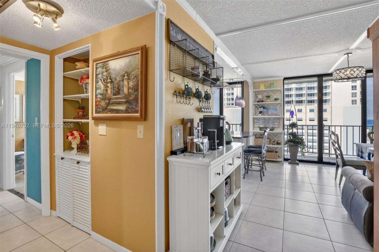 322 Buchanan St, Unit 1108, Hollywood, FL 33019 Photo