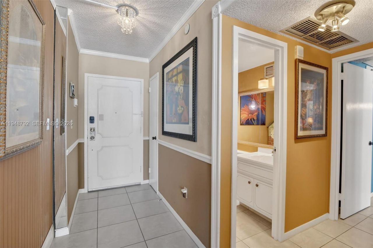 322 Buchanan St, Unit 1108, Hollywood, FL 33019 Photo