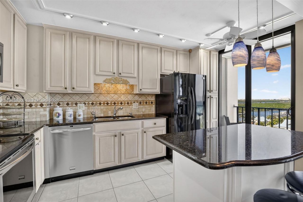 322 Buchanan St, Unit 1108, Hollywood, FL 33019 Photo