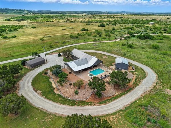 186 W Hells Gate Drive , Strawn, TX 76475