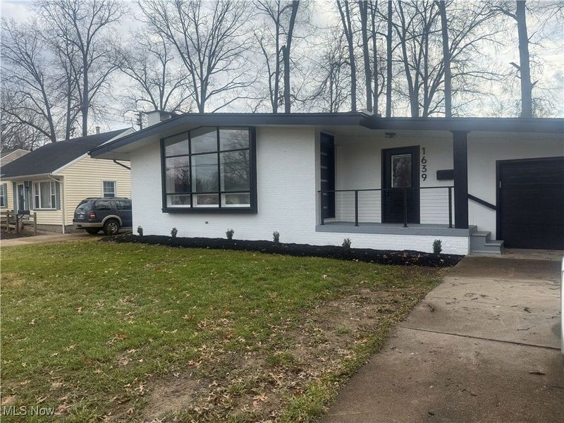 1639 Oakdale Drive, Warren, OH 44485 Photo 2