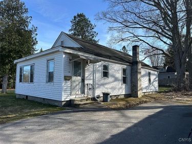 26 Chestnut Street, New York Mills, NY 13417