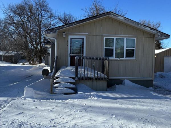 315 BURGAMOTT Avenue, Grafton, ND 58237