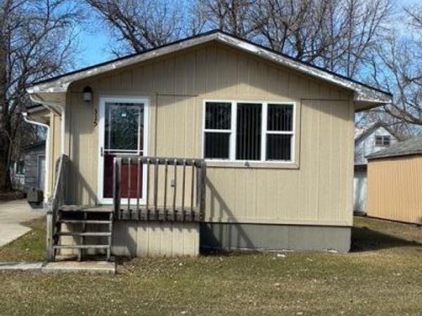 315 BURGAMOTT Avenue, Grafton, ND 58237