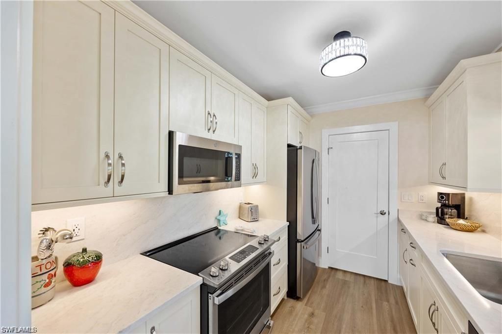 3070 Gulf Shore Blvd N, Unit 103, Naples, FL 34103 Photo