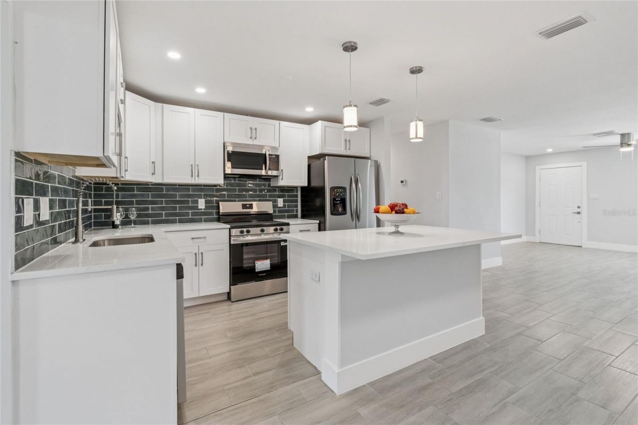 204 22nd Street Court Ne, Bradenton, FL 34208 Photo