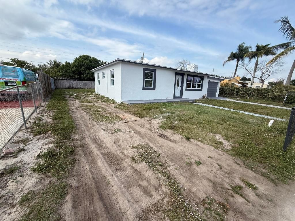 2353 S Beech Rd Road, West Palm Beach, FL 33409 Photo