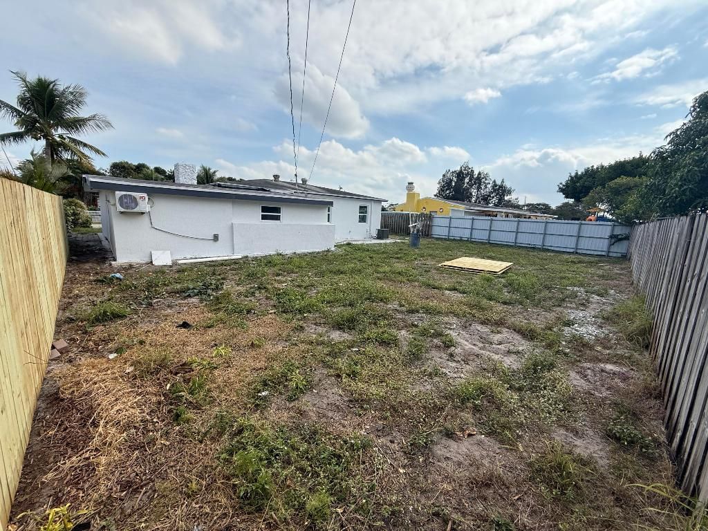 2353 S Beech Rd Road, West Palm Beach, FL 33409 Photo