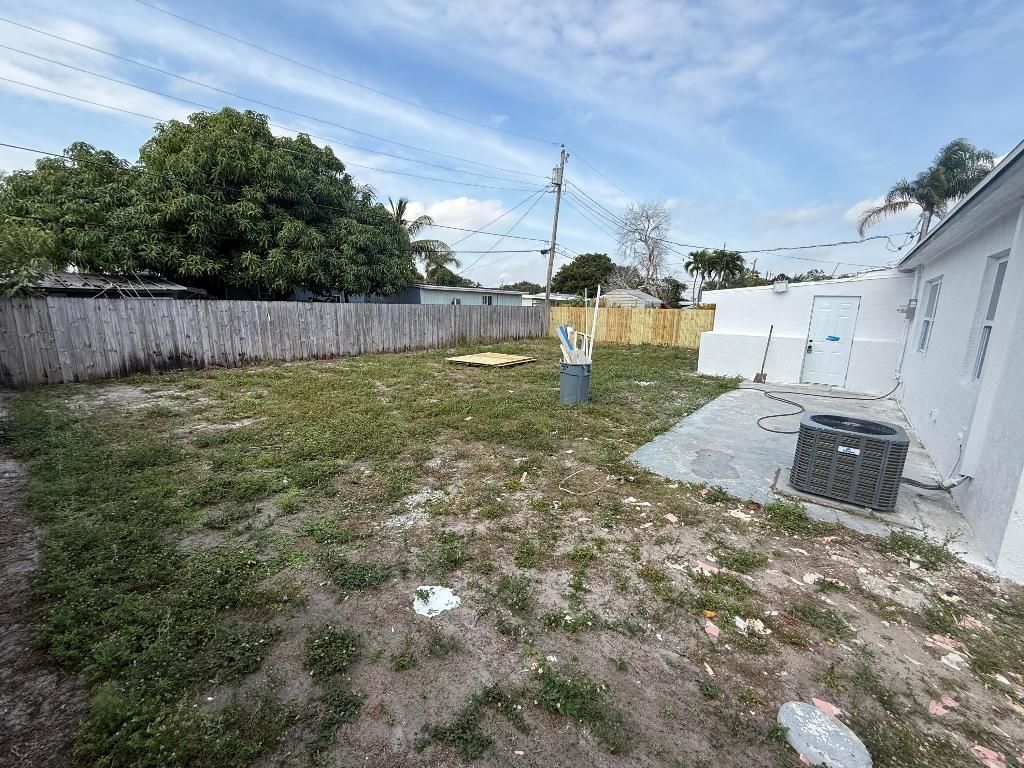 2353 S Beech Rd Road, West Palm Beach, FL 33409 Photo