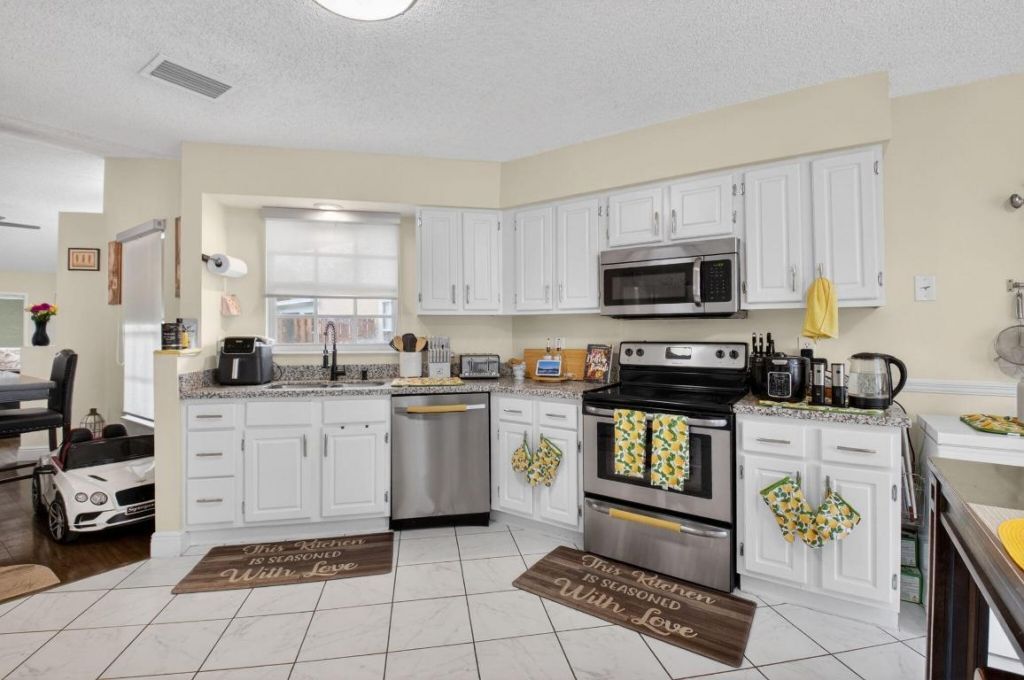 24 Misty Meadow Drive, Boynton Beach, FL 33436 Photo