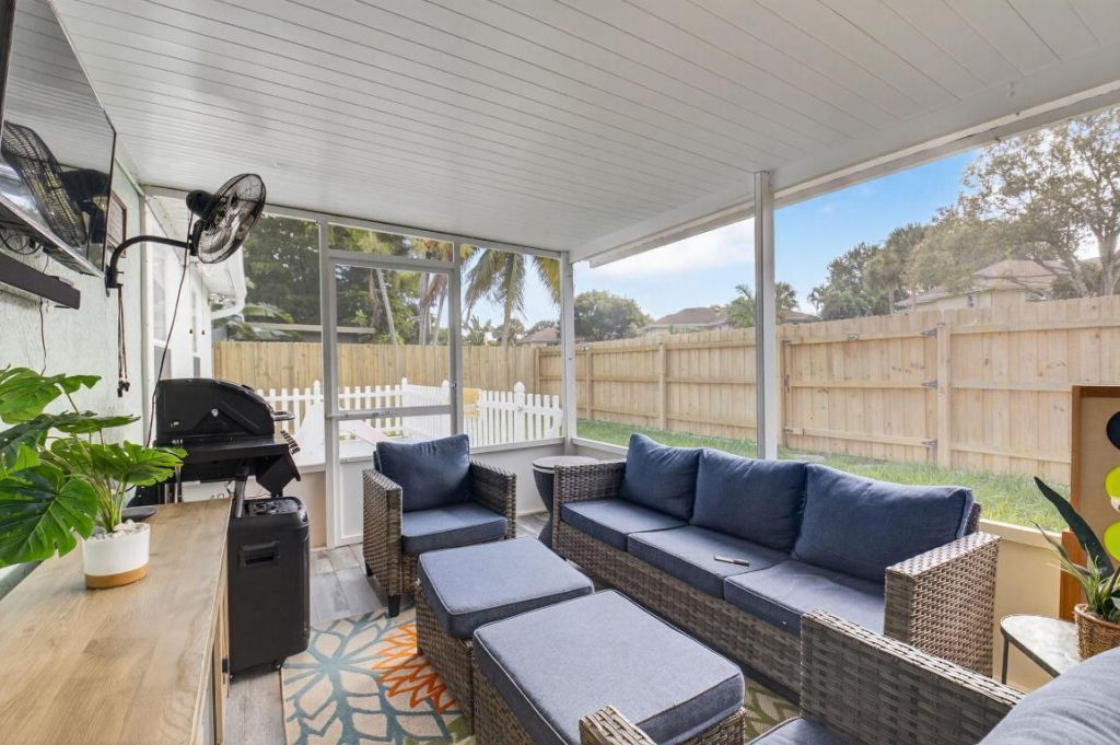 24 Misty Meadow Drive, Boynton Beach, FL 33436 Photo