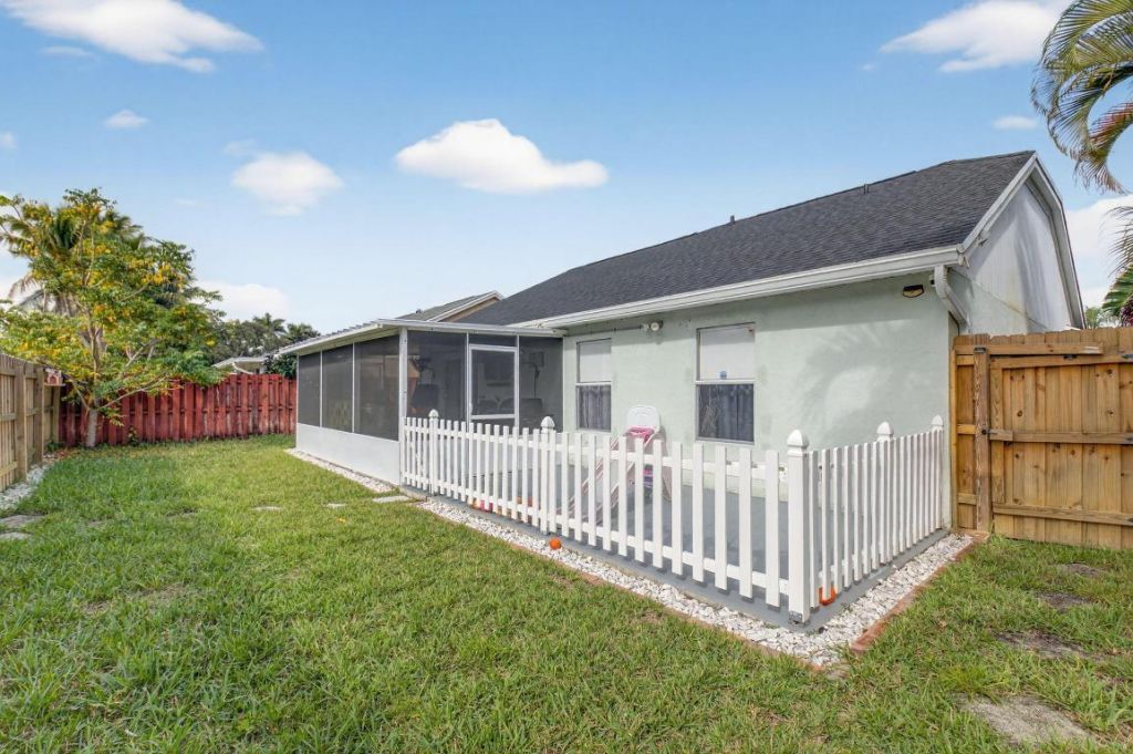 24 Misty Meadow Drive, Boynton Beach, FL 33436 Photo