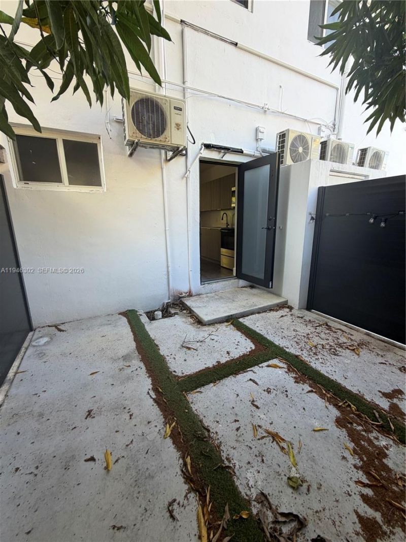 201 SW 21st Ct, Unit 1, Miami, FL 33135 Photo