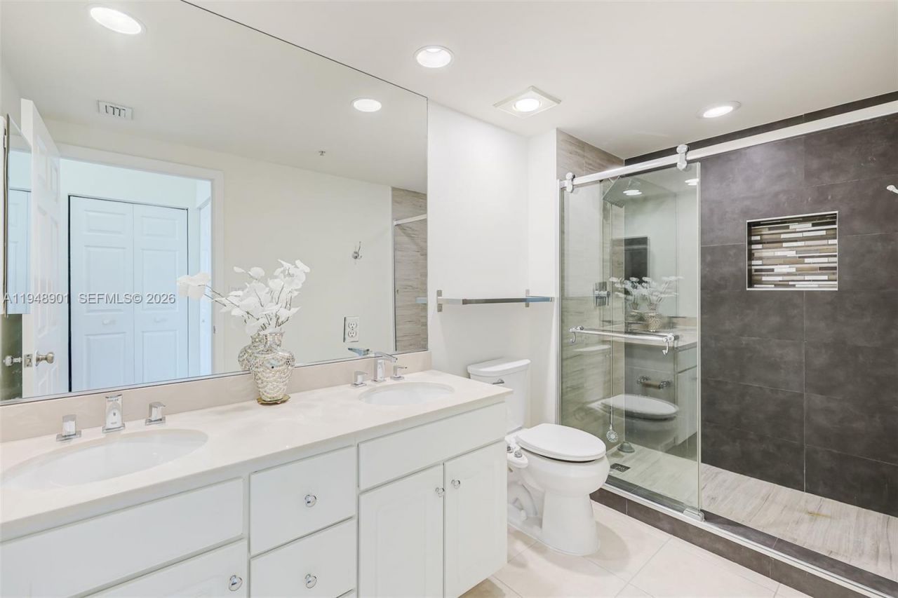 2000 N Bayshore Dr, Unit 621, Miami, FL 33137 Photo