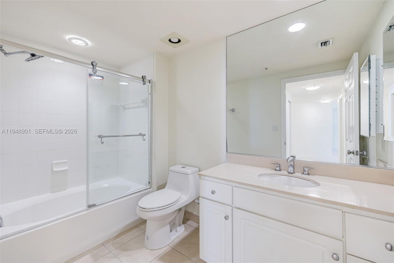 2000 N Bayshore Dr, Unit 621, Miami, FL 33137 Photo