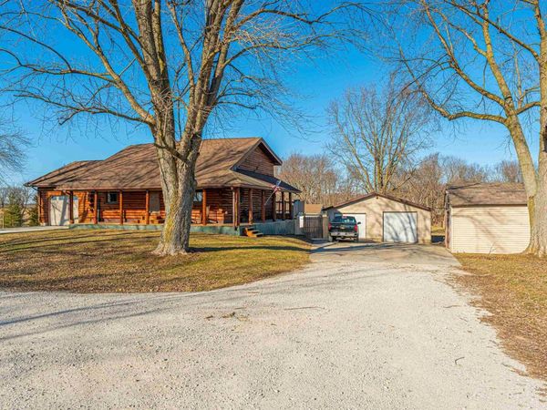 1955 E 2700 N Road, Blue Mound, IL 62513