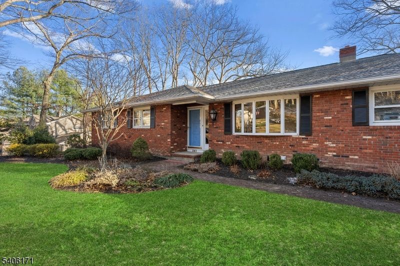 347 High Crest Dr, West Milford, NJ 07480 Main Photo