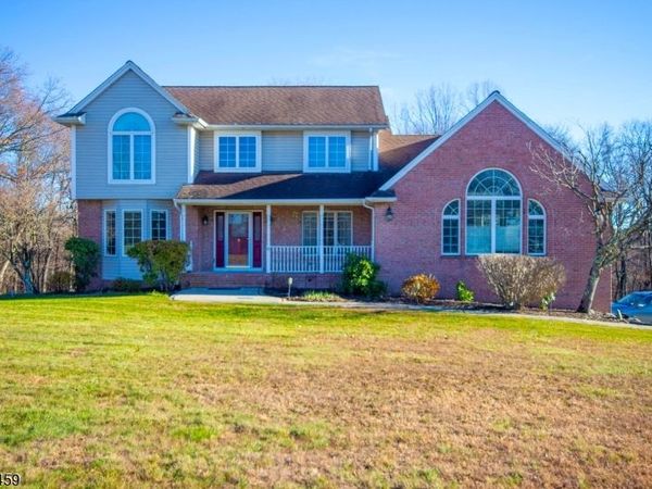 6 Meadow Lake Dr, Hardwick, NJ 07825