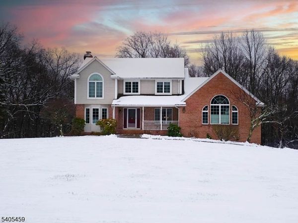 6 Meadow Lake Dr, Hardwick, NJ 07825