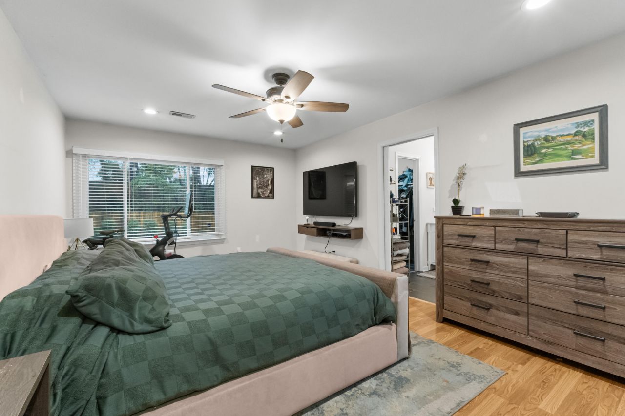 1121 Yorktown Court Photo 11