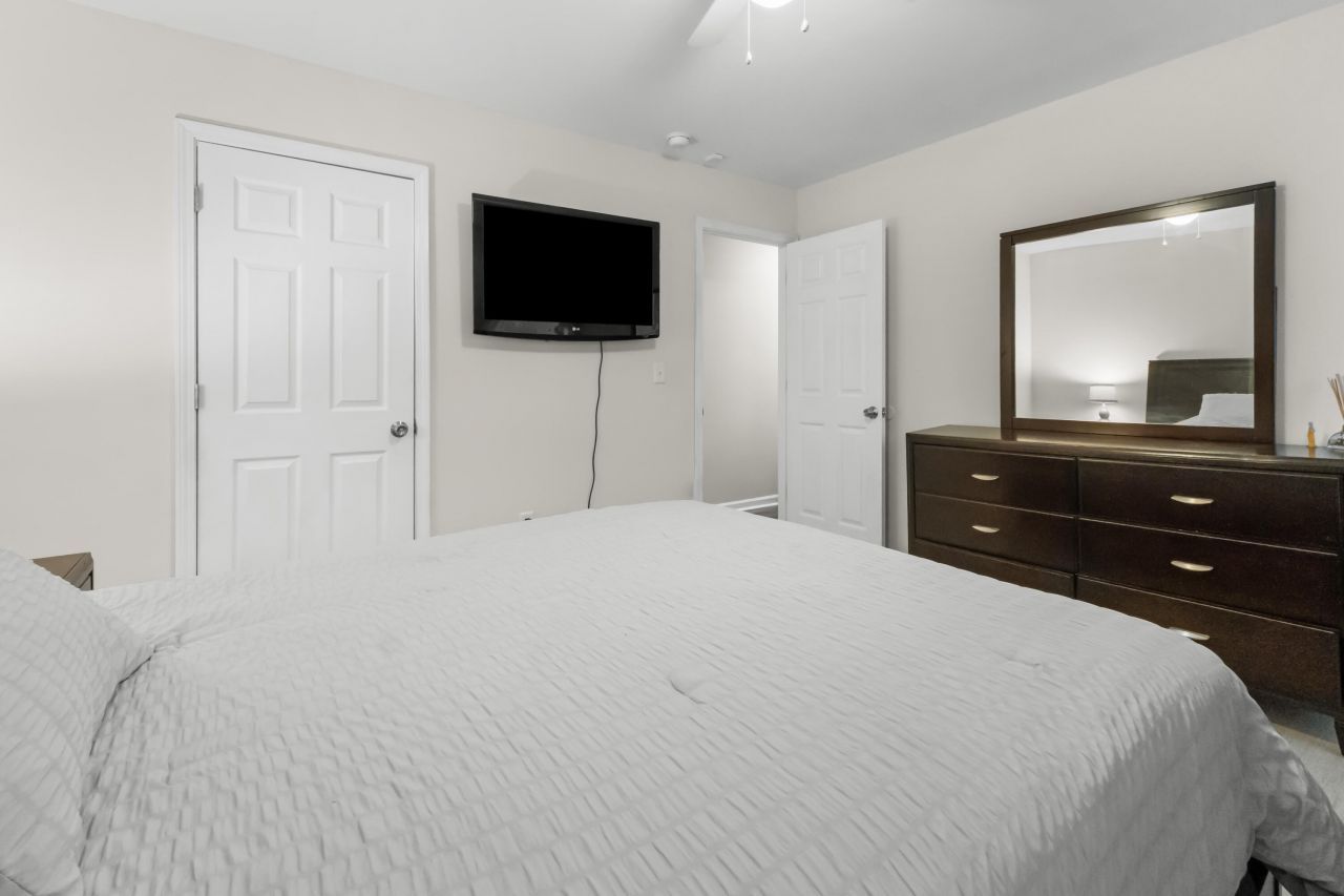 1121 Yorktown Court Photo 21