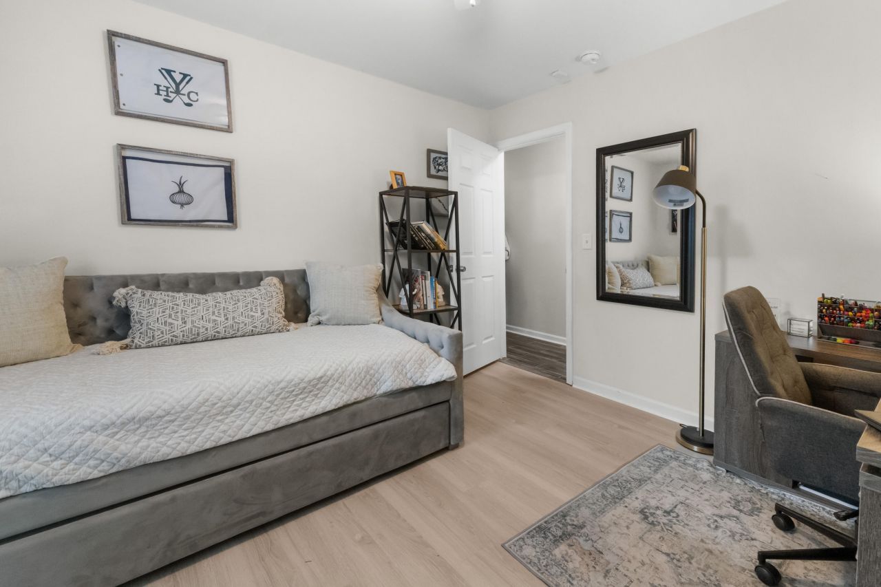 1121 Yorktown Court Photo 23