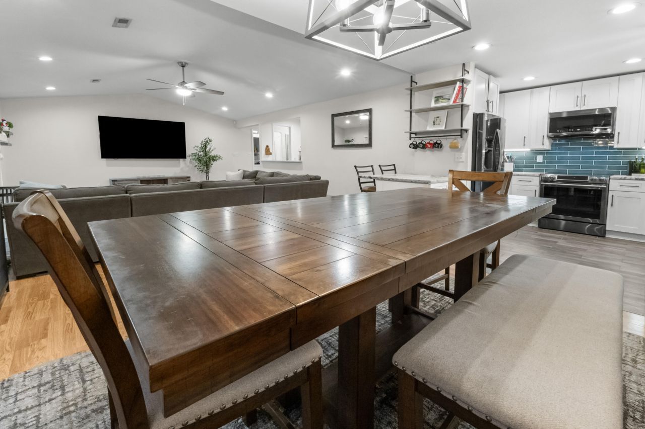 1121 Yorktown Court Photo 8