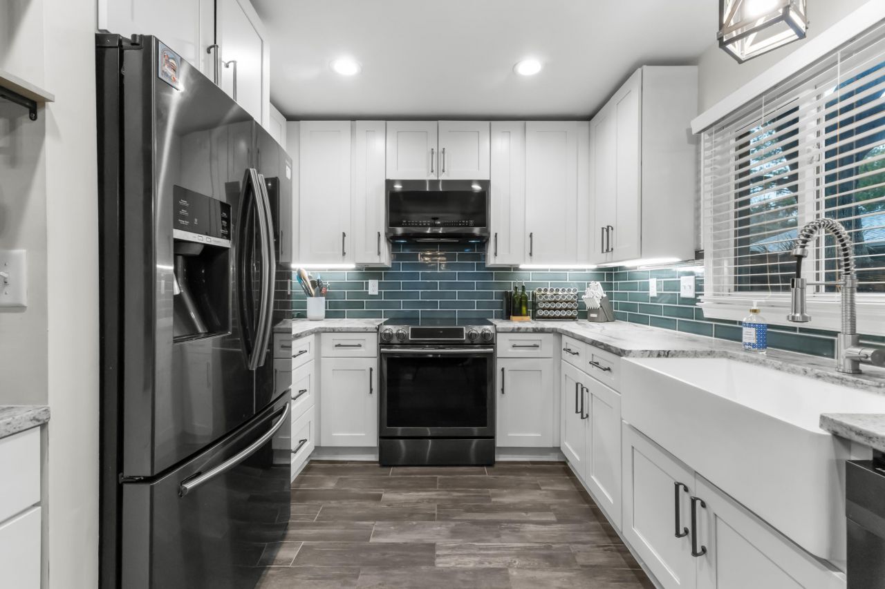 1121 Yorktown Court Photo 9