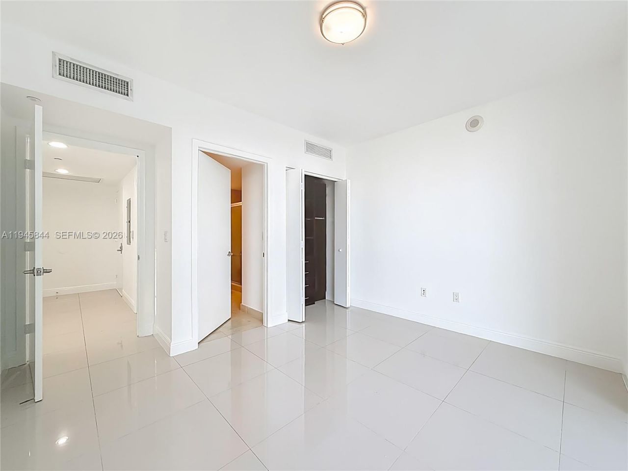 475 Brickell Ave , Unit 4215, Miami, FL 33131 Photo