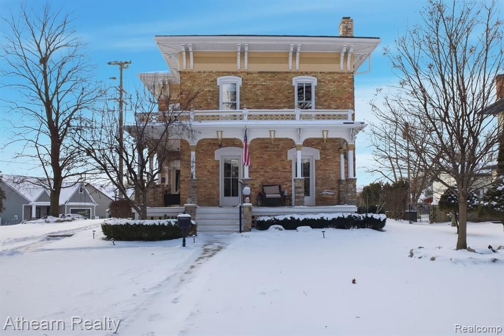 325 Lake Street, Howell, MI 48843 Main Photo