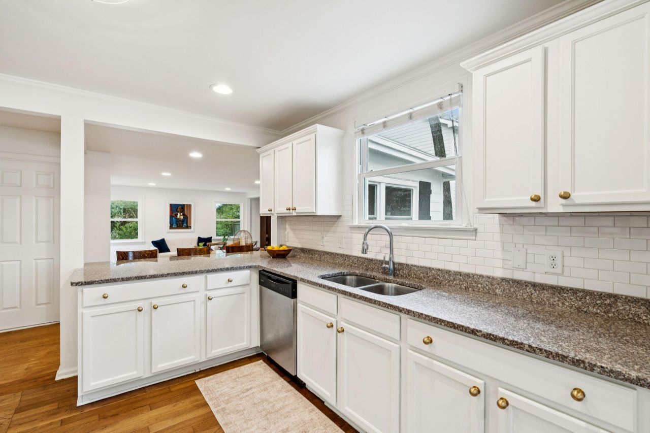 4632 Holmes Avenue Photo 8