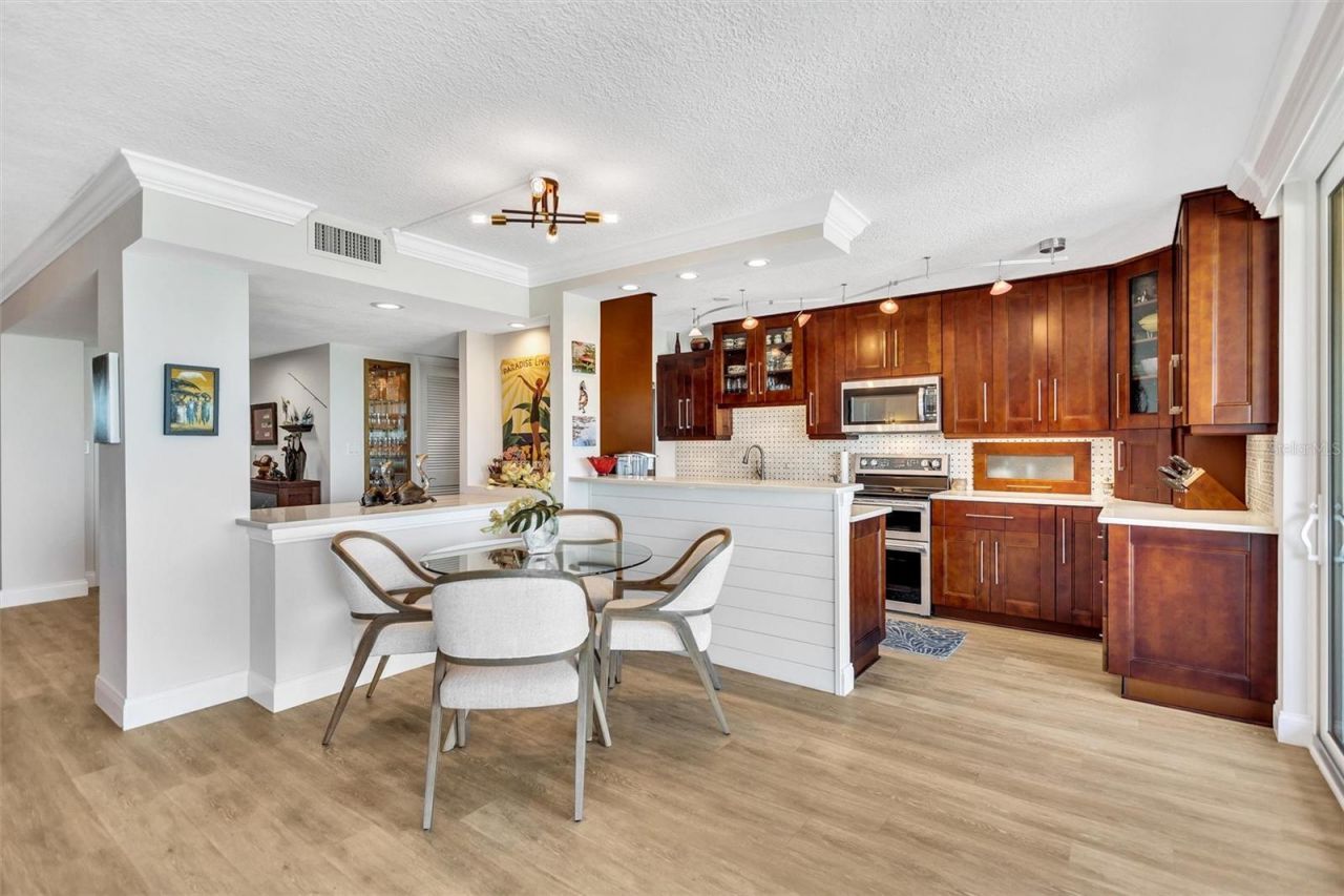 4822 Ocean Boulevard, Unit 8D, Siesta Key, FL 34242 Photo