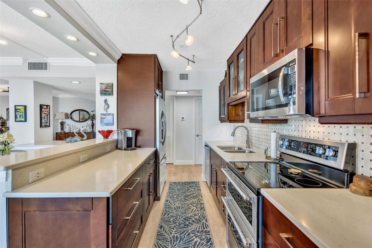 4822 Ocean Boulevard, Unit 8D, Siesta Key, FL 34242 Photo